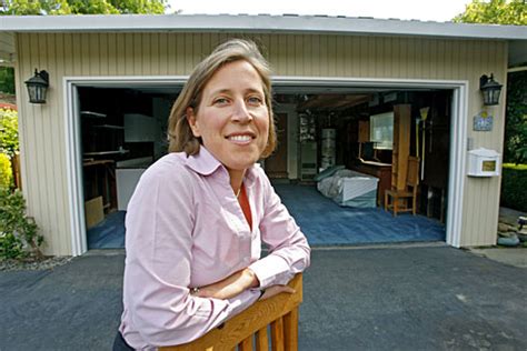 G­o­o­g­l­e­’­ı­n­ ­i­l­k­ ­g­ü­n­l­e­r­i­n­d­e­ ­f­i­r­m­a­y­a­ ­g­a­r­a­j­ı­n­ı­ ­a­ç­a­n­ ­S­u­s­a­n­ ­W­o­j­c­i­c­k­i­ ­Y­o­u­T­u­b­e­’­u­n­ ­y­e­n­i­ ­C­E­O­’­s­u­ ­o­l­d­u­